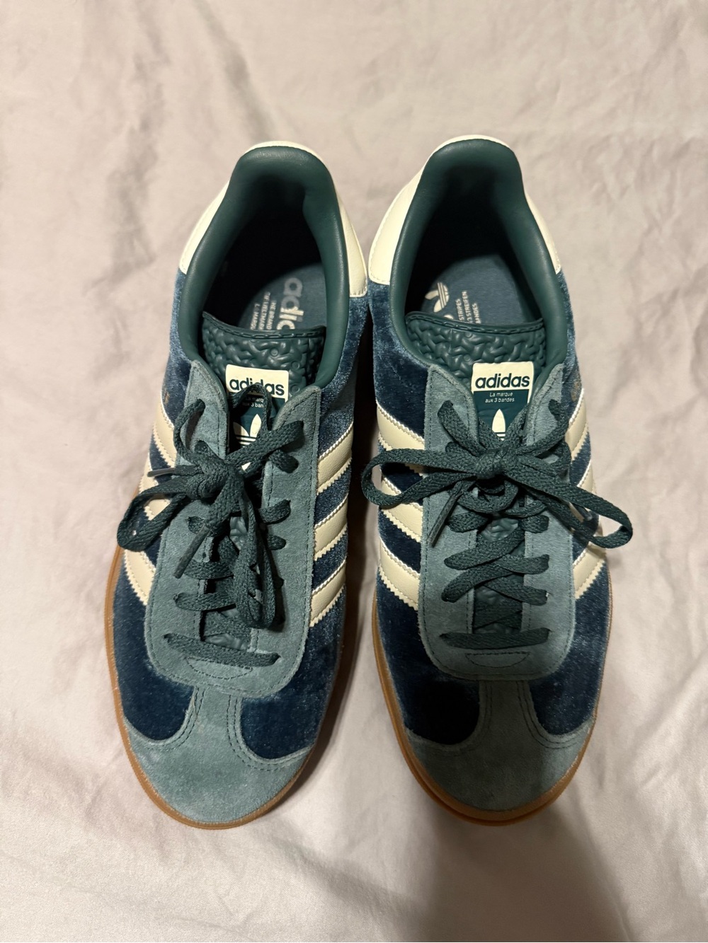 adidas women’s green Gum Sole Gazelle Sneakers size 8.5